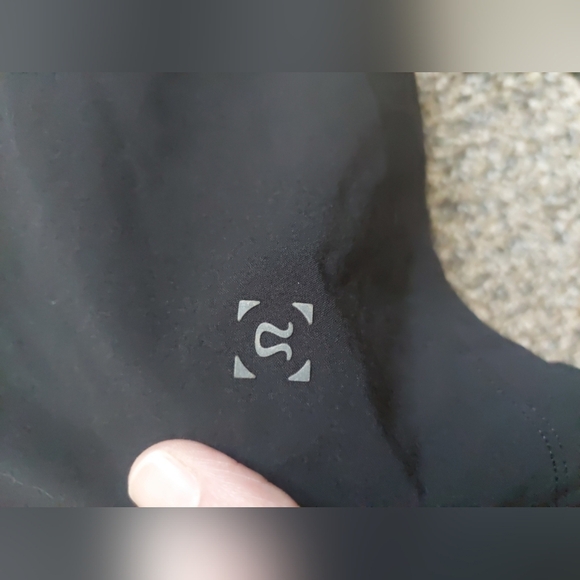 Lululemon The Short in Black, size Medium Athleisure Running Gym Training - Picture 9 of 9